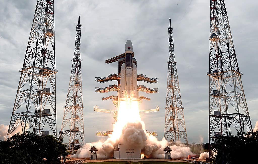 Chandrayaan 2 rocket lifting off