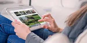 Woman in Jeans using Immich on a laptop